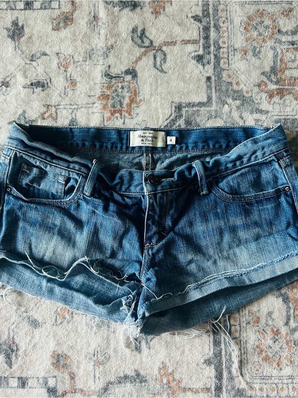 y2k Abercrombie & Fitch Women's Blue Denim Cutoff Shorts - Size 4